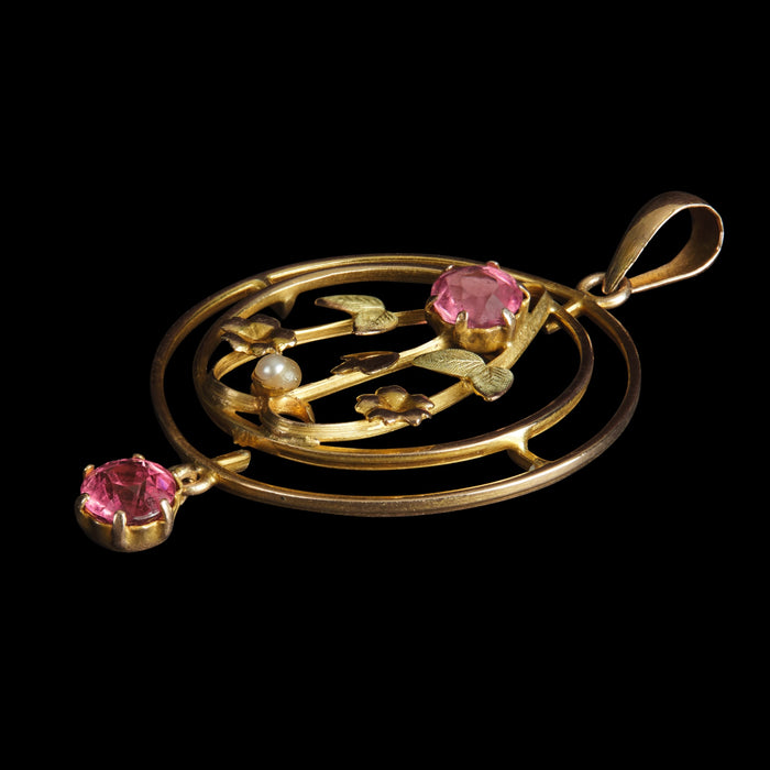 Edwardian Art Nouveau pendant in 9ct gold – angled view showing stone depth