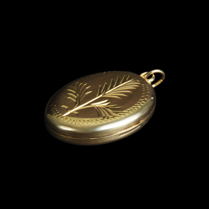 1977 9ct Yellow Gold Botanical Engraved Oval Locket