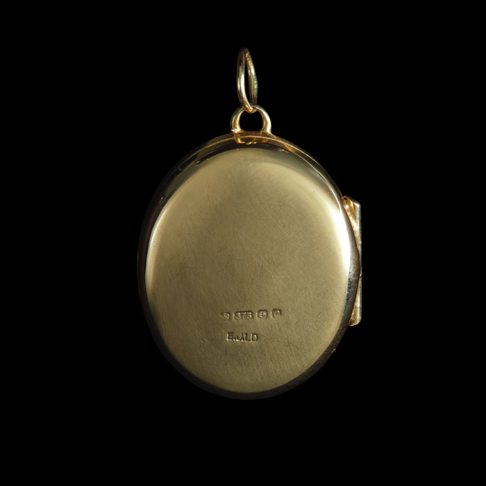 1977 9ct Yellow Gold Botanical Engraved Oval Locket