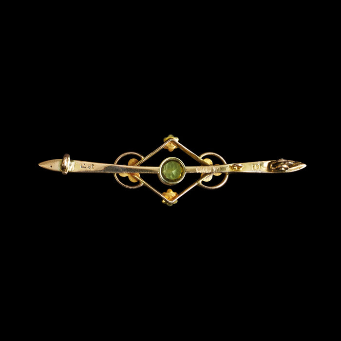 Edwardian 15ct Gold Bar Brooch with Peridot & Split Pearls