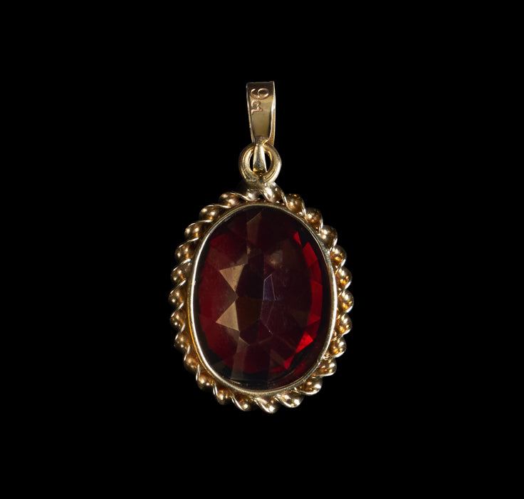 Early 20th-Century 9ct Yellow Gold Oval Faceted Garnet Pendant